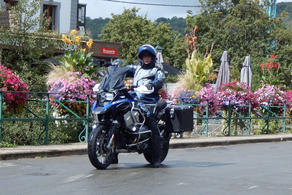 Motorrijbewijspoint Maastricht examengarantie AVB en AVD